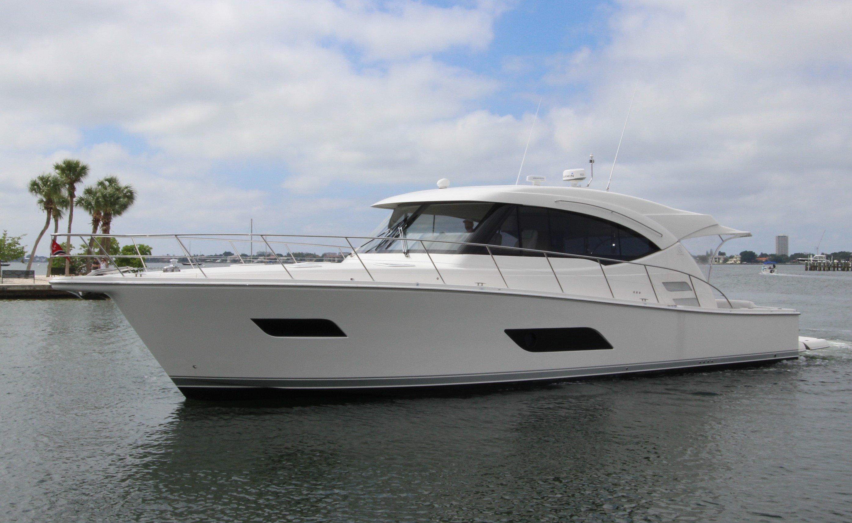 Riviera 525 SUV Yacht for Sale - Profile