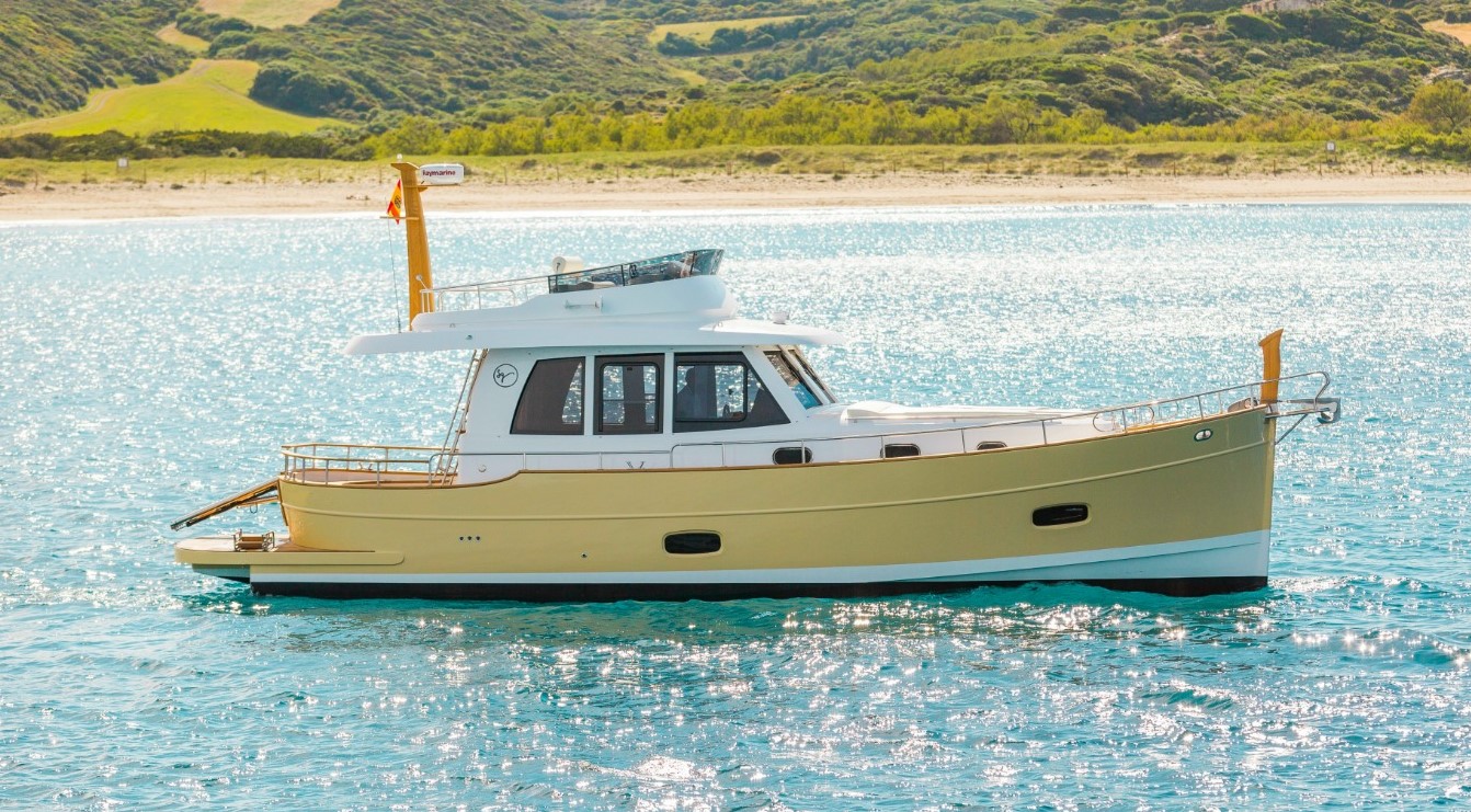 Islander 42 flybridge yacht for sale 2