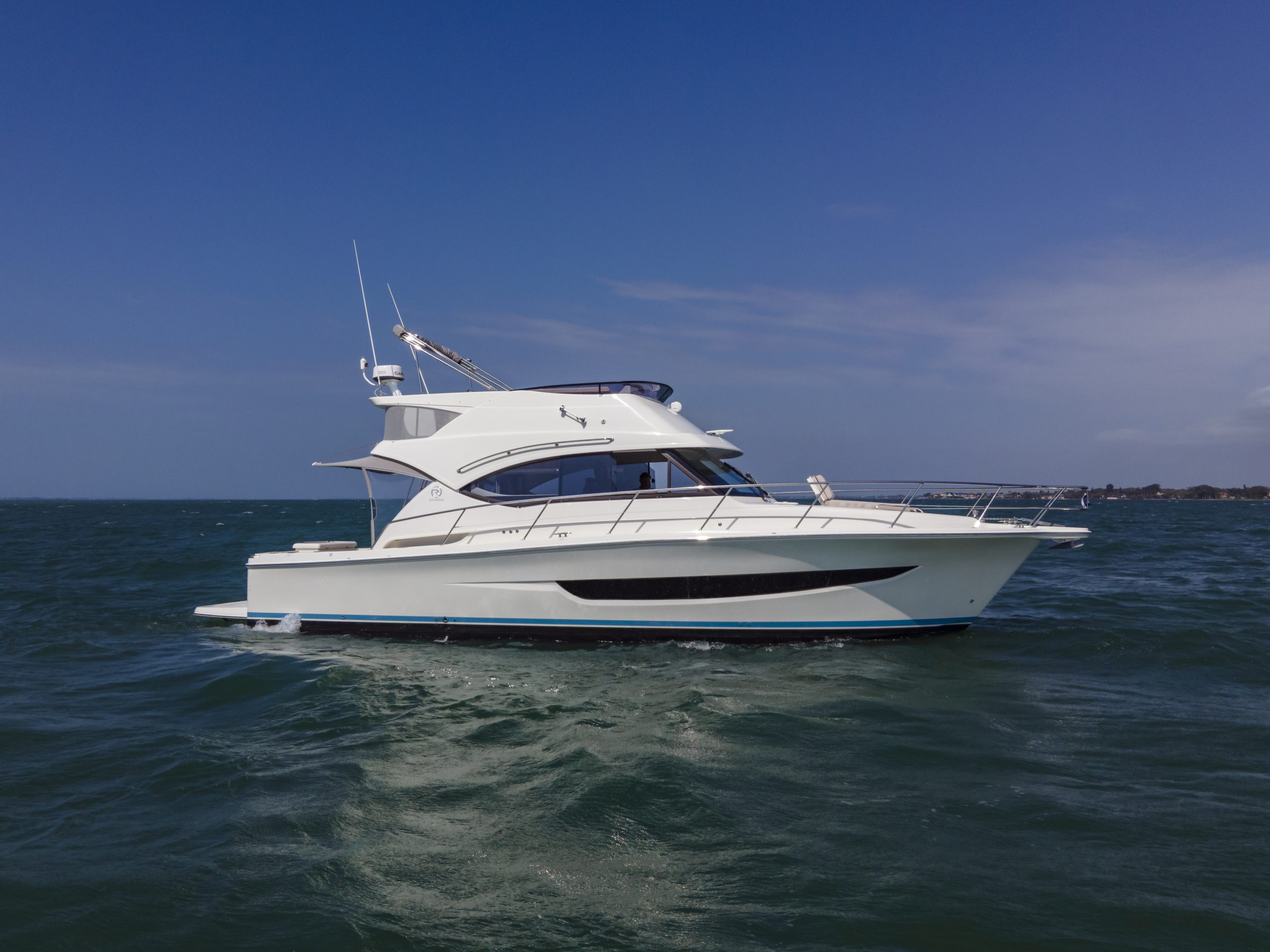20210218_SYS_Riviera_39_Flybridge_03-edit (1)